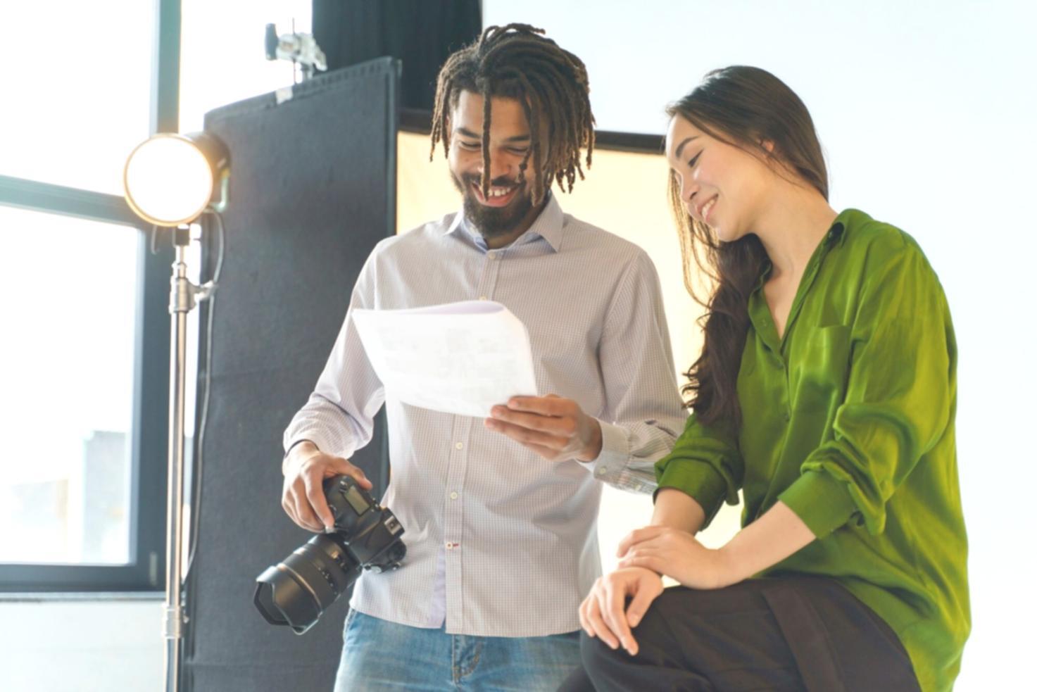 Environnement d'apprentissage moderne avec des ressources éducatives financières et des outils technologiques pour l'accompagnement personnalisé